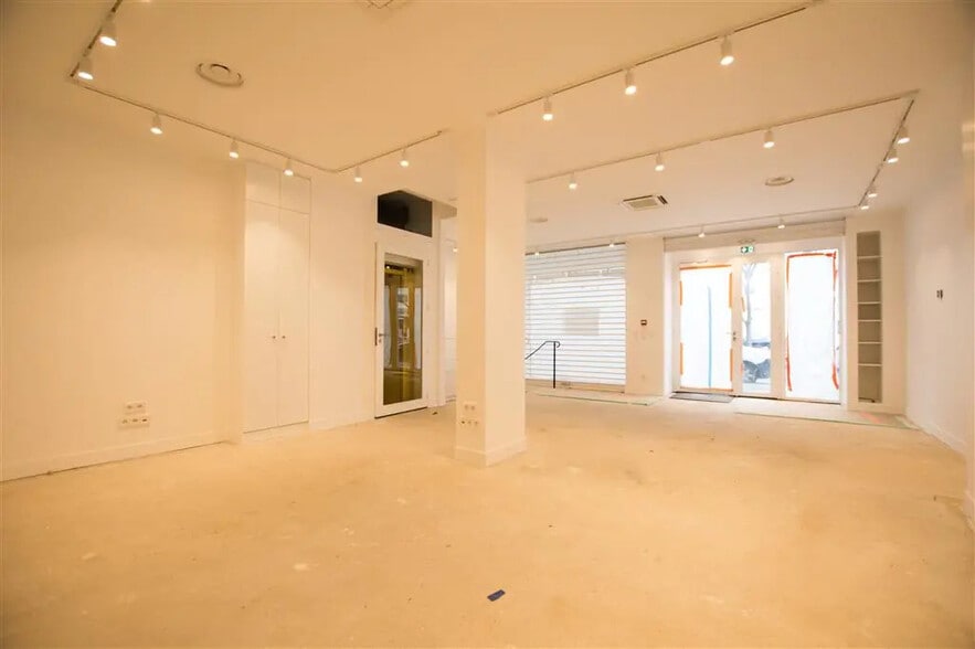 Local commercial dans Paris à louer - Photo de l’immeuble – Image 1 sur 7