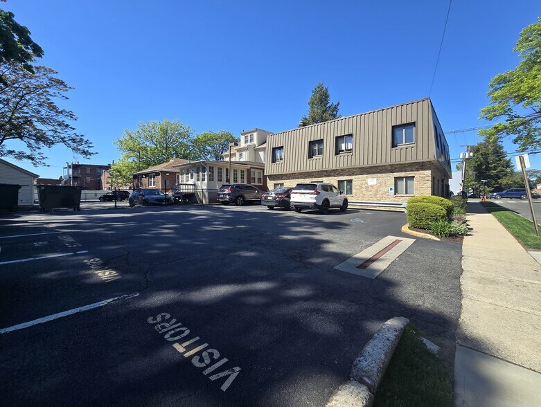 359 Centre St, Nutley, NJ à vendre - Photo de l’immeuble – Image 2 sur 16