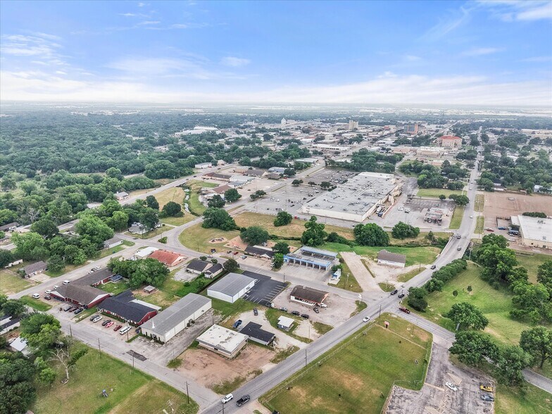 223 Oaklawn Ave, Corsicana, TX à vendre - Photo de l’immeuble – Image 3 sur 18