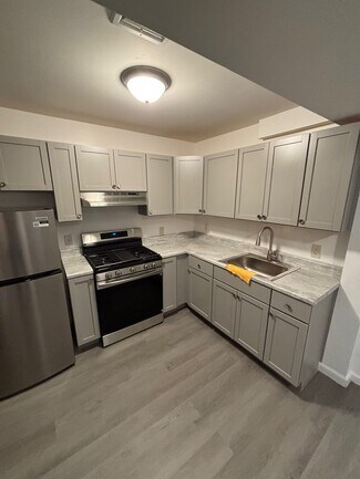 Plus de détails pour 98 Montgomery Ave, Staten Island, NY - Logement à vendre