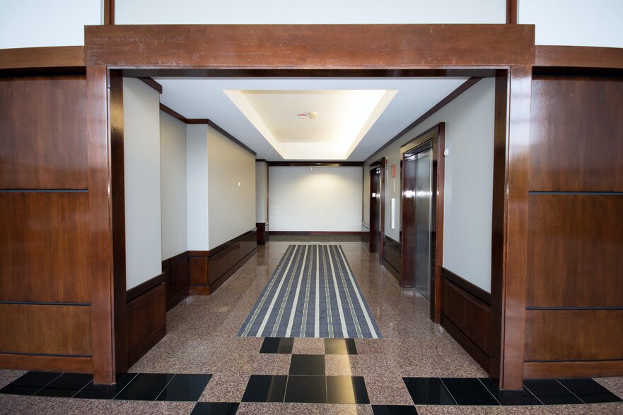 1660 Feehanville Dr, Mount Prospect, IL à louer - Hall d’entrée – Image 3 sur 13