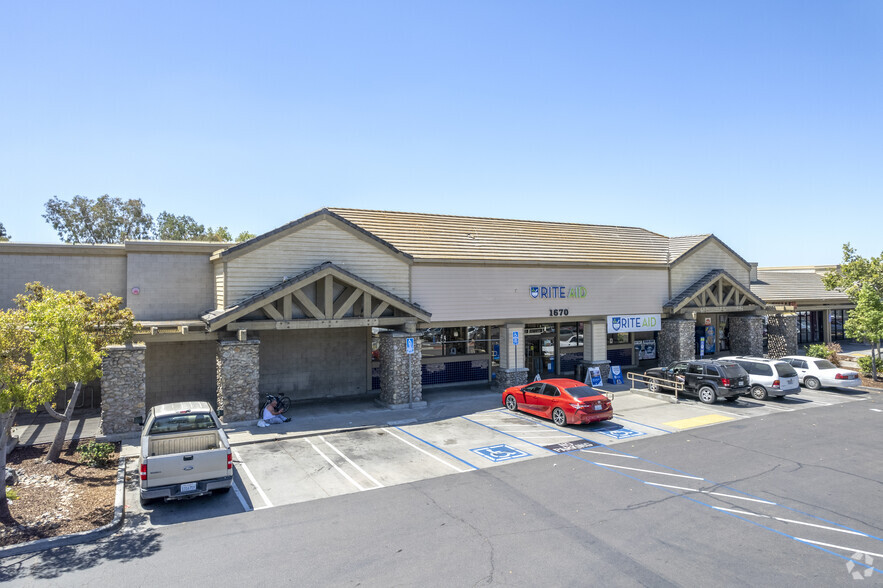 1670 Main St, Ramona, CA à louer - Photo principale – Image 2 sur 6