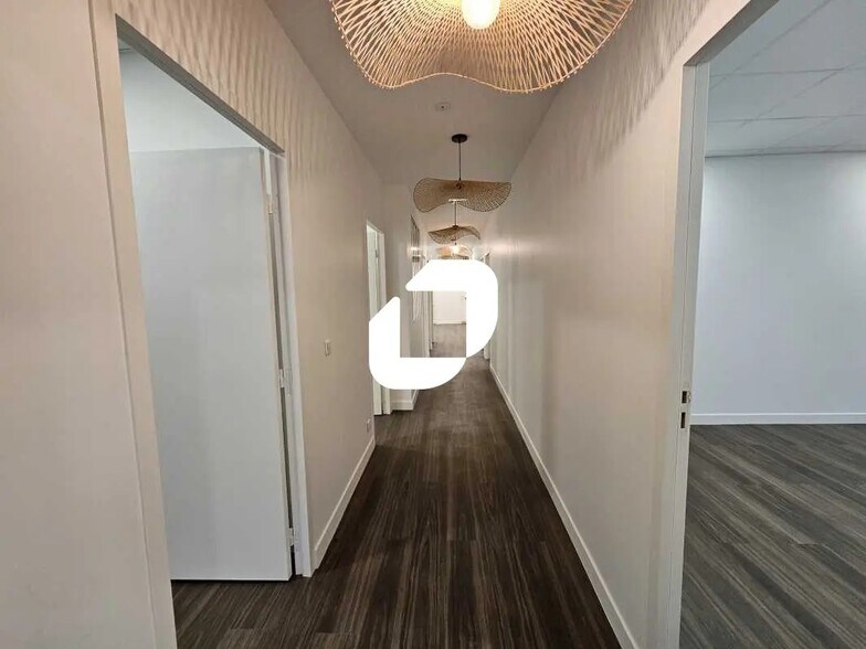 Bureau dans Viroflay à louer - Photo de l’immeuble – Image 3 sur 14