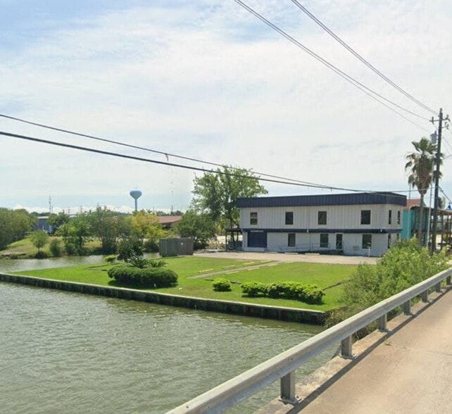 815 Clear Lake Rd, Clear Lake Shores, TX à vendre - Photo principale – Image 1 sur 33
