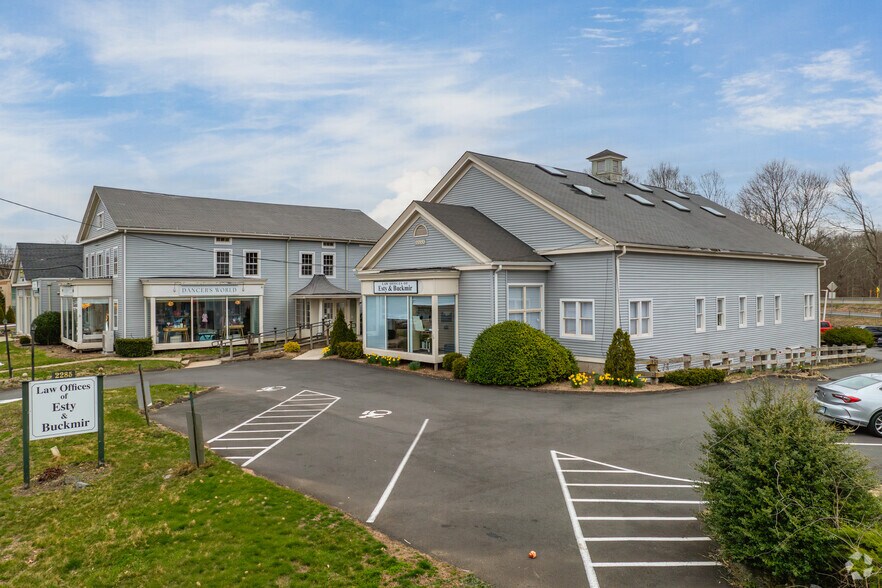 2285 Whitney Ave, Hamden, CT à vendre - Photo principale – Image 1 sur 20