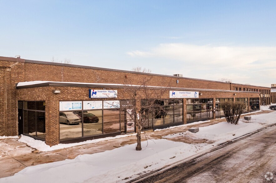 9 St de la Place du Commerce, Brossard, QC à louer - Photo de l’immeuble – Image 3 sur 4