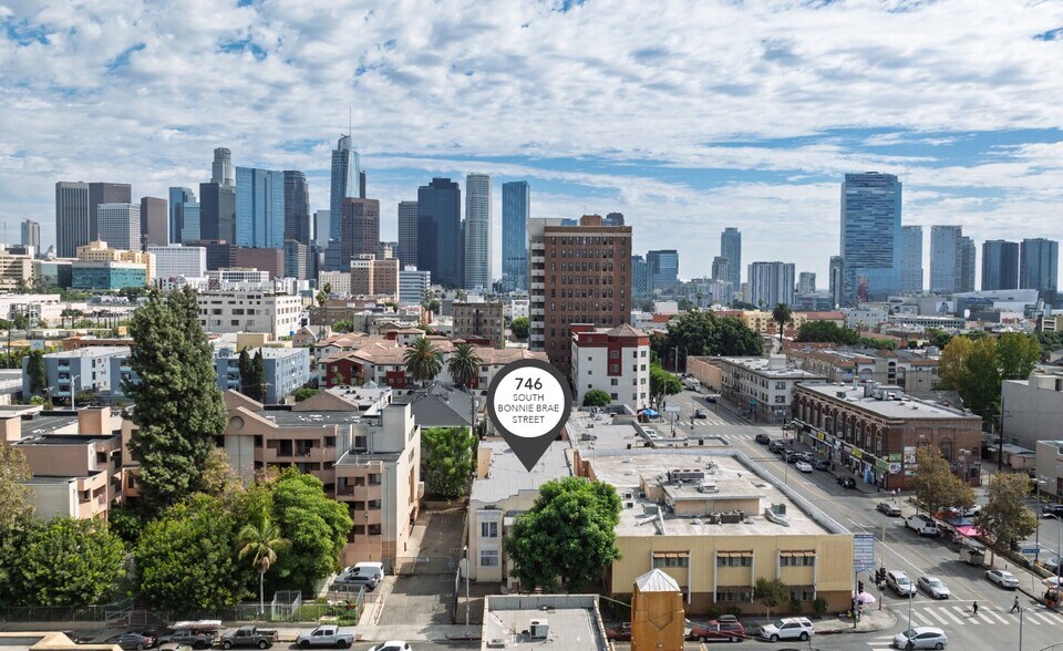 746 S Bonnie Brae St, Los Angeles, CA à vendre - Photo de l’immeuble – Image 2 sur 10
