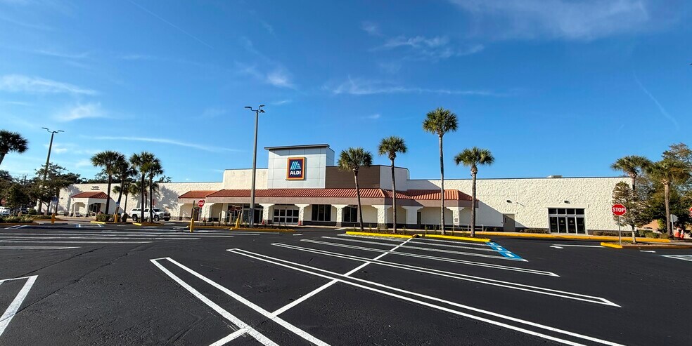 353-393 W Granada Blvd, Ormond Beach, FL à louer - Photo de l’immeuble – Image 2 sur 3