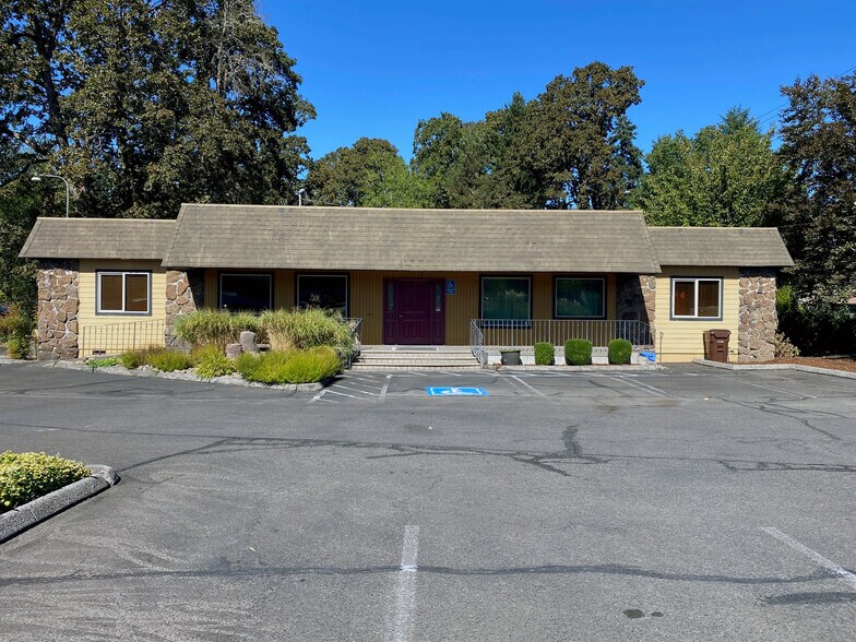 13033 SE Rusk Rd, Portland, OR à vendre - Photo de l’immeuble – Image 2 sur 12