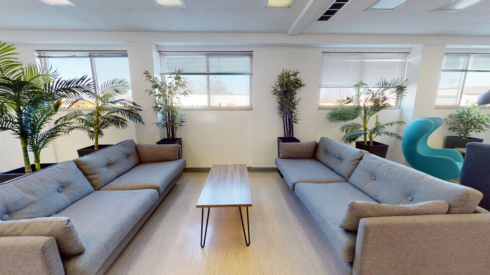 12140-12160 103A Av, Surrey, BC à louer - Numérisation 3D Matterport – Image 2 sur 25