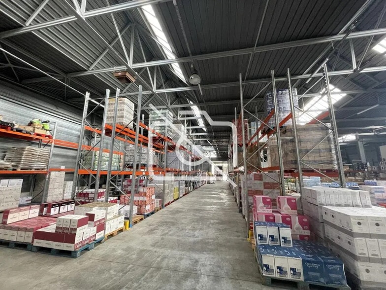 Industriel/Logistique dans Étampes à vendre - Photo intérieure – Image 3 sur 3