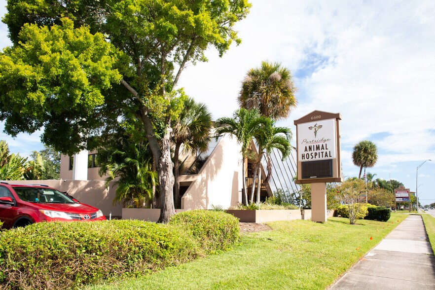 6400 4th St N, Saint Petersburg, FL à vendre - Photo de l’immeuble – Image 3 sur 8
