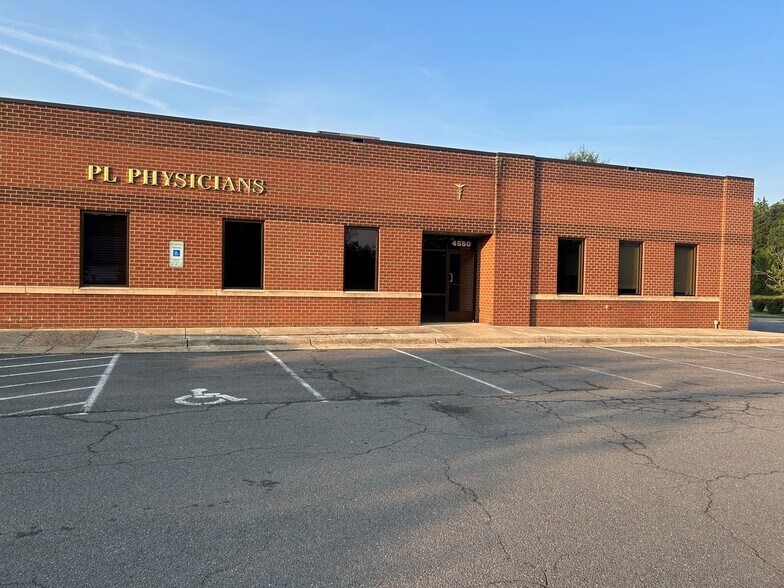 4550-4552 Empire Ct, Fredericksburg, VA à louer - Photo de l’immeuble – Image 2 sur 8