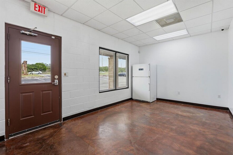 2100 E Highway 290, Dripping Springs, TX à louer - Photo de l’immeuble – Image 3 sur 32