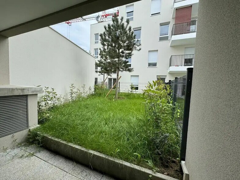 Local d’activités dans Pomponne à louer - Photo de l’immeuble – Image 3 sur 7