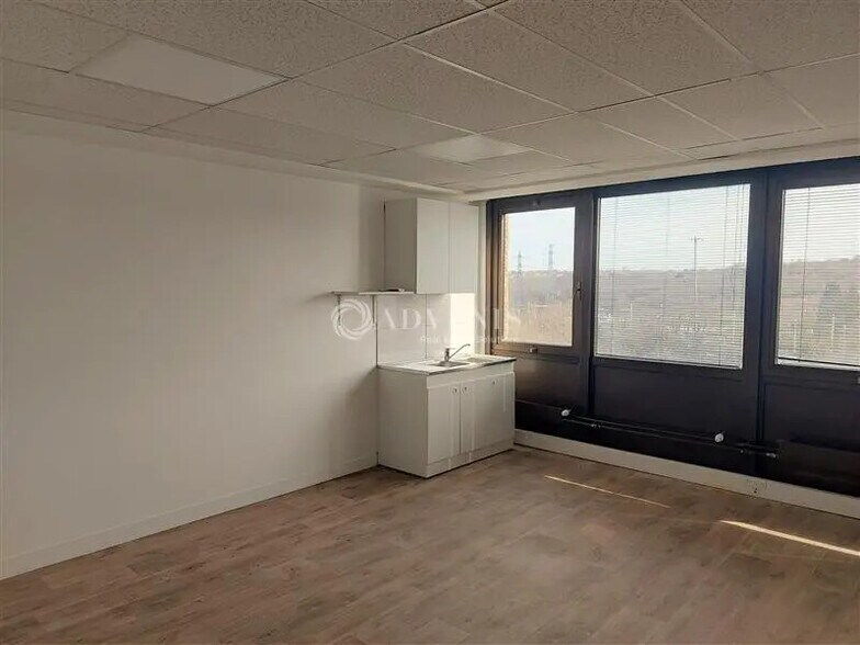 Bureau dans Boissy-Saint-Léger à louer - Photo de l’immeuble – Image 3 sur 5