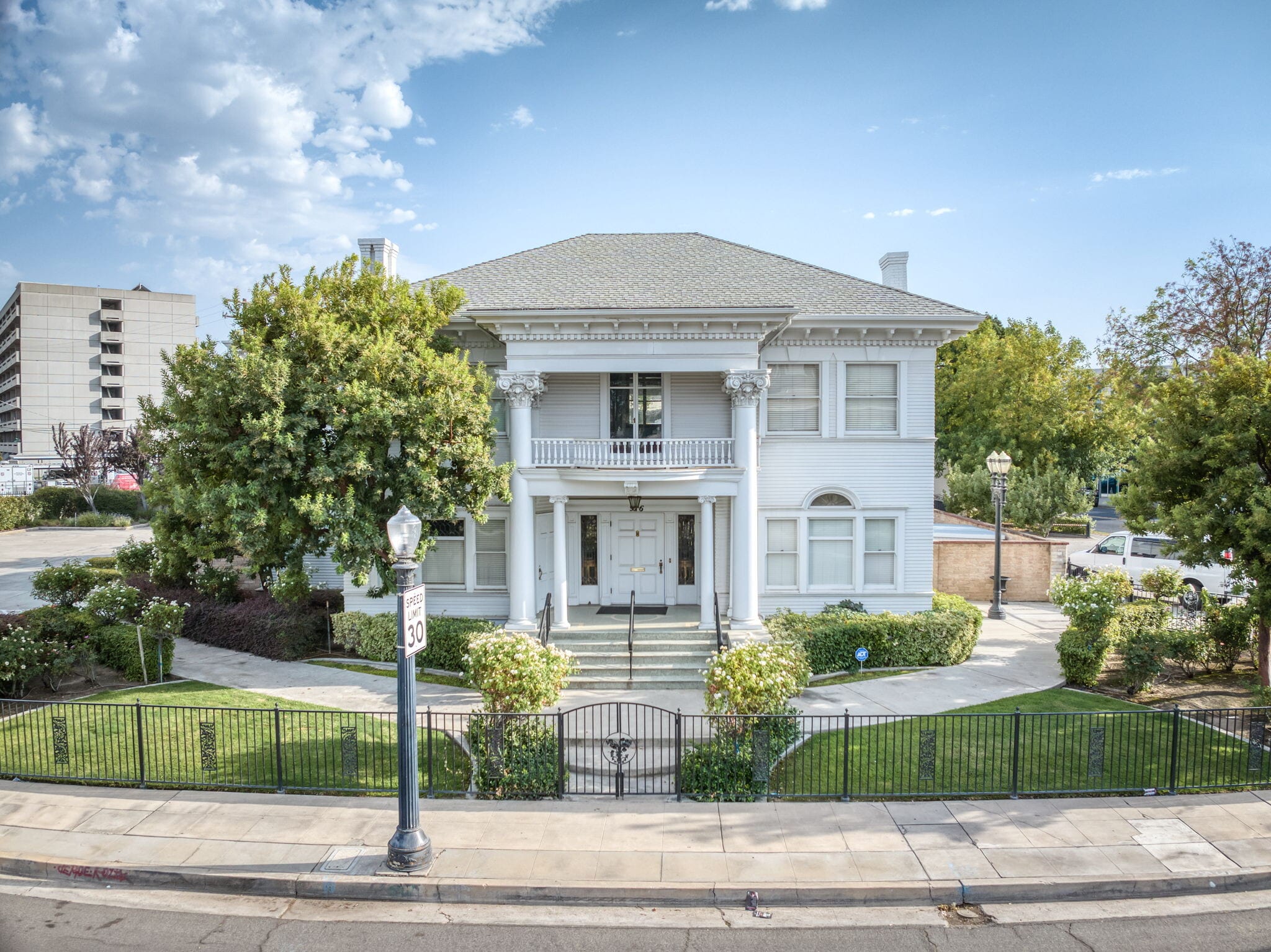 Wildrose Historic Landmark + Parking Lot portefeuille de 2 biens à vendre sur LoopNet.fr Photo de l’immeuble– Image 1 sur 16