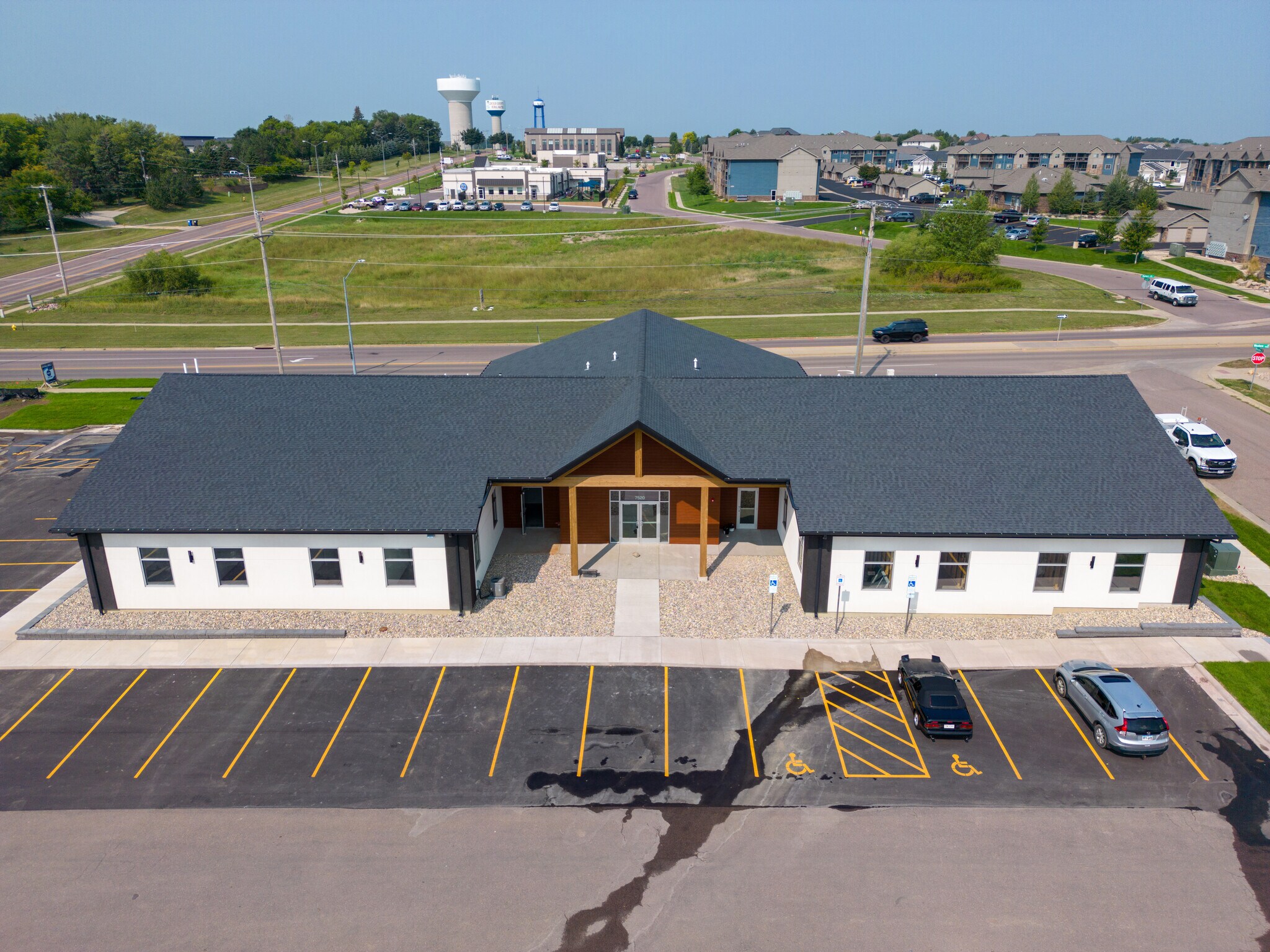 7520 S Grand Arbor Ct, Sioux Falls, SD à louer Photo principale– Image 1 sur 8