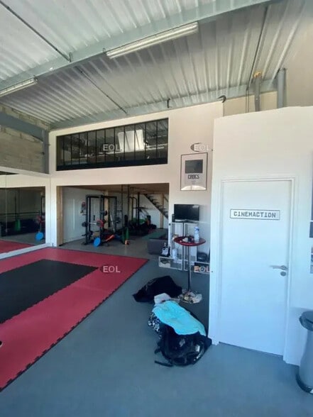 Local d’activités dans Bussy-Saint-Martin à louer - Photo de l’immeuble – Image 3 sur 5