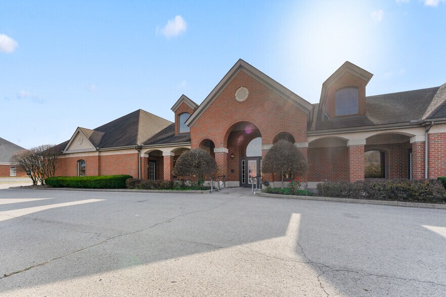 935 Trailwood Dr, Youngstown, OH à vendre - Photo de l’immeuble – Image 1 sur 12