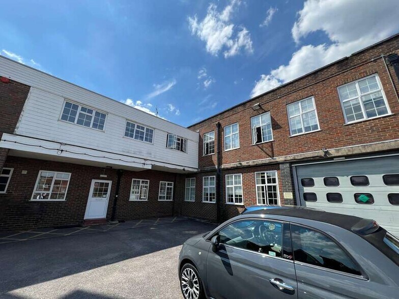 1 Lion & Lamb Way, Farnham à vendre - Photo de l’immeuble – Image 3 sur 8