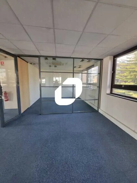 Bureau dans Saint-Denis à louer - Photo de l’immeuble – Image 3 sur 5