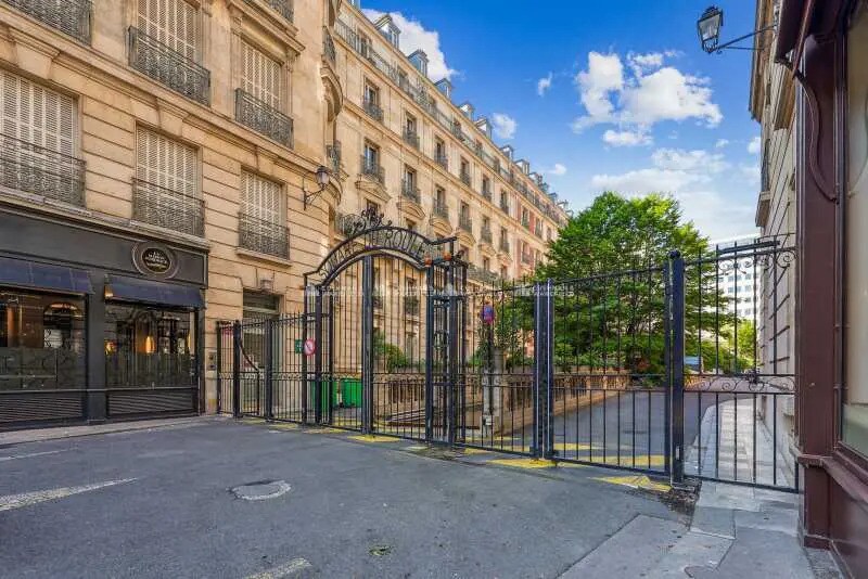 7 Square Du Roule, Paris à louer - Photo de l’immeuble – Image 3 sur 6