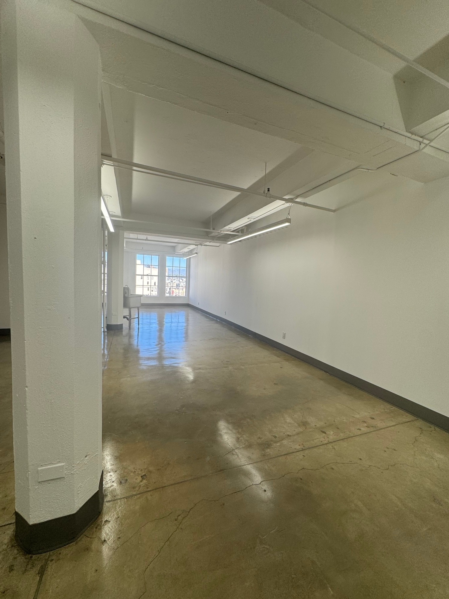 122 E 7th St, Los Angeles, CA à louer Photo intérieure– Image 1 sur 3