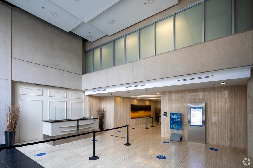 40 Eglinton Ave E, Toronto, ON à louer - Hall d’entrée – Image 2 sur 2
