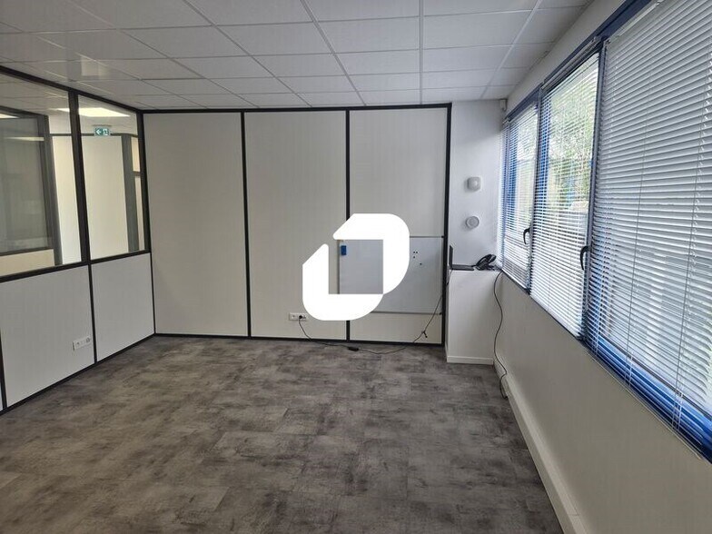 Bureau dans Mérignac à louer - Photo de l’immeuble – Image 2 sur 8