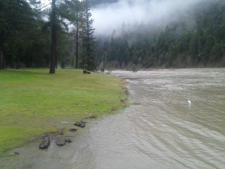 60104 Gordons Ferry Rd, Happy Camp, CA à vendre - Photo de l’immeuble – Image 3 sur 9