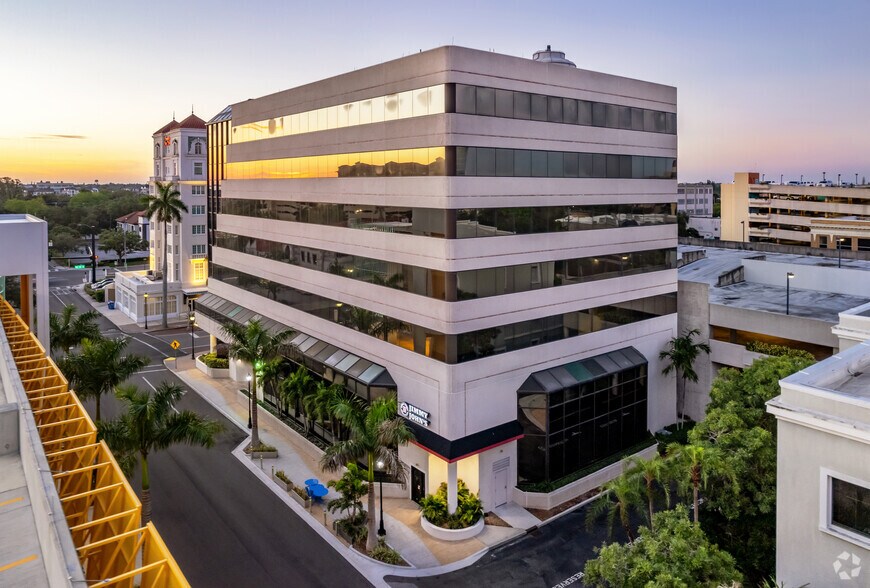 1001 3rd Ave W, Bradenton, FL à louer - Photo de l’immeuble – Image 2 sur 6