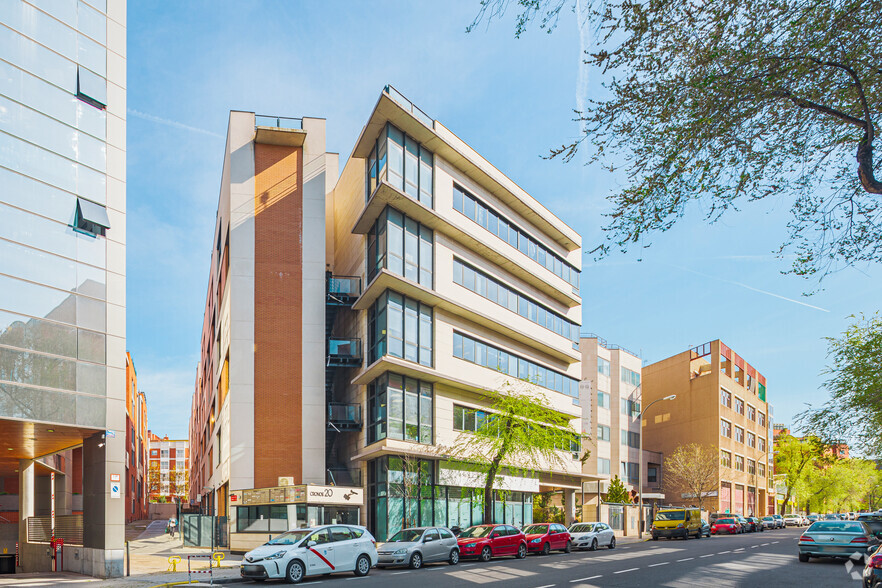 Calle de Cronos, 20, Madrid, Madrid à vendre - Photo de l’immeuble – Image 3 sur 3