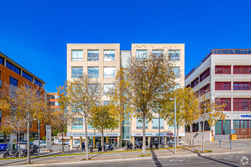 Carretera Reial, 122, Sant Just Desvern, Barcelona à louer - Photo de l’immeuble – Image 2 sur 4