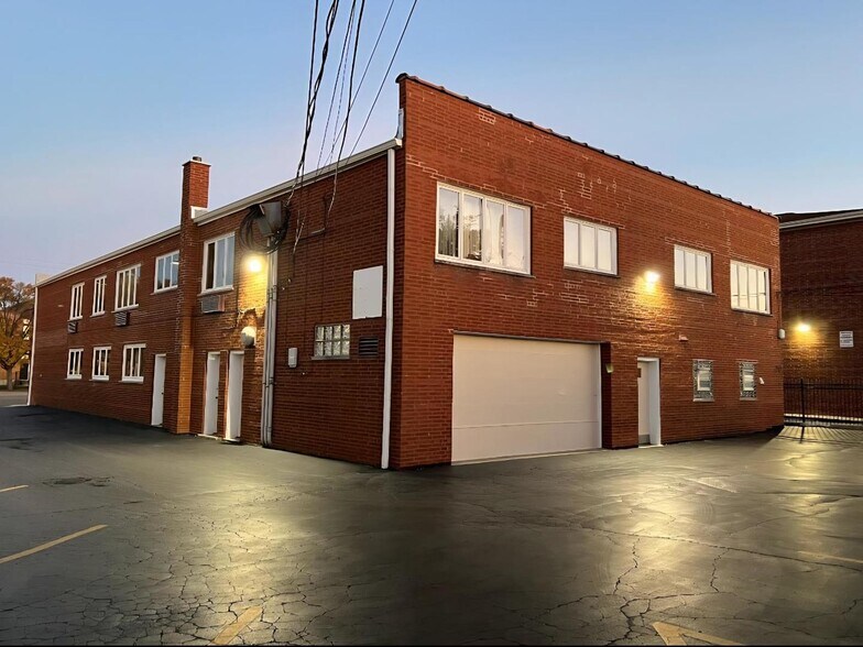 7922 S Pulaski Rd, Chicago, IL à vendre - Photo de l’immeuble – Image 3 sur 24