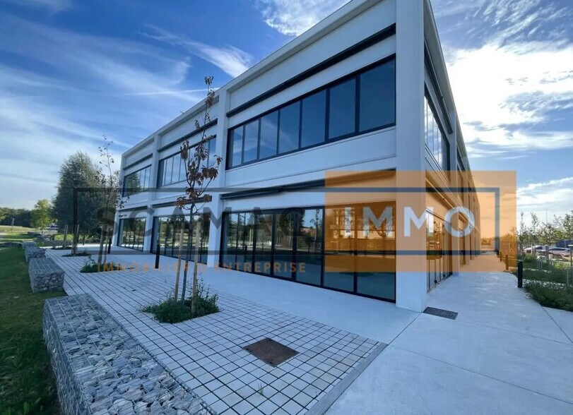 Local commercial dans Collégien à louer - Photo de l’immeuble – Image 2 sur 9