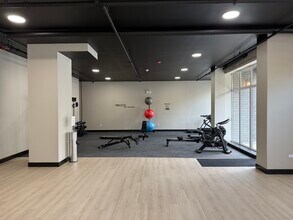 3043 W Irving Park Rd, Chicago, IL à louer Photo intérieure– Image 1 sur 8