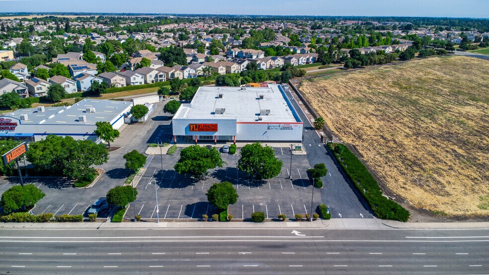 3939 E Hammer Ln, Stockton, CA à vendre - Photo de l’immeuble – Image 3 sur 12