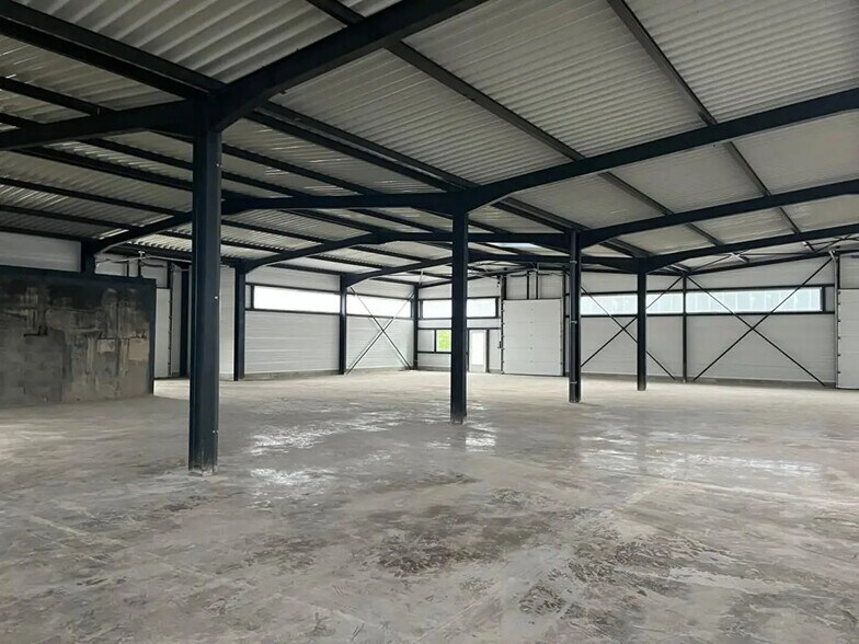 Local d’activités dans Besançon à louer - Photo de l’immeuble – Image 1 sur 5