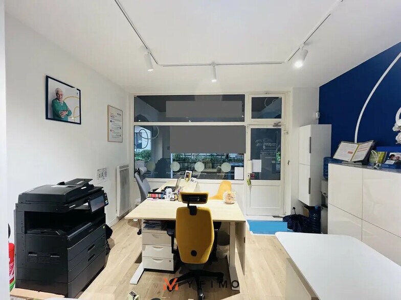 Bureau dans Poissy à louer - Photo de l’immeuble – Image 2 sur 8