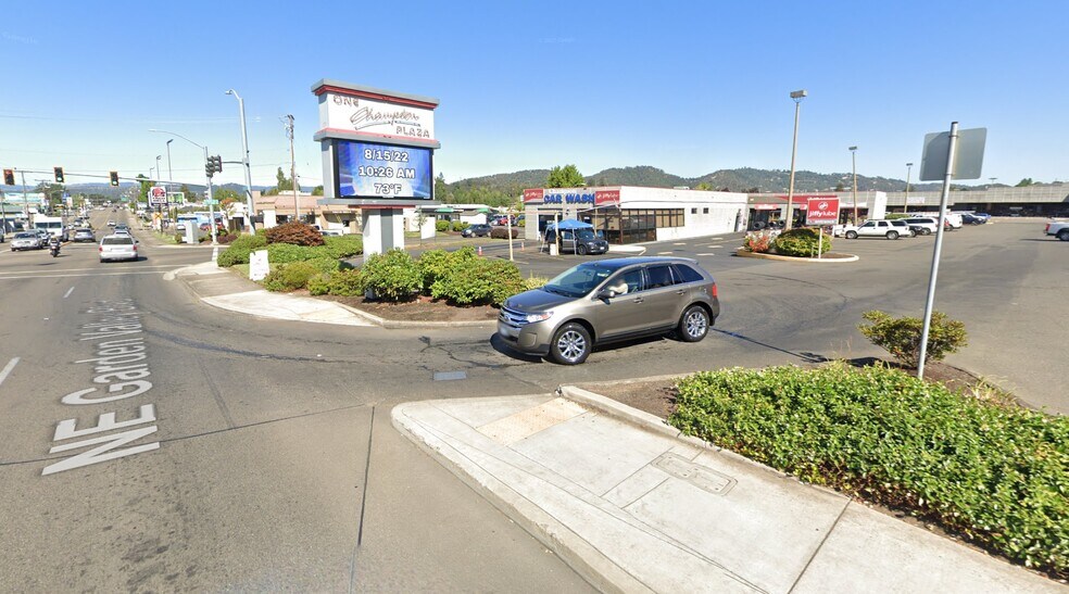 250 NE Garden Valley Blvd, Roseburg, OR à louer - Photo de l’immeuble – Image 2 sur 11