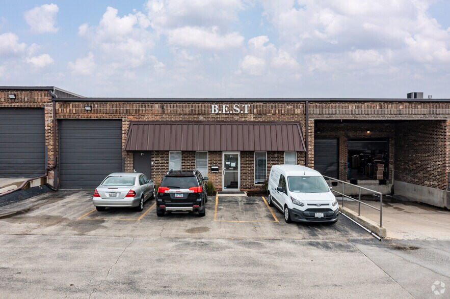 51-87 Eisenhower Ln S, Lombard, IL à louer - Photo de l’immeuble – Image 3 sur 10