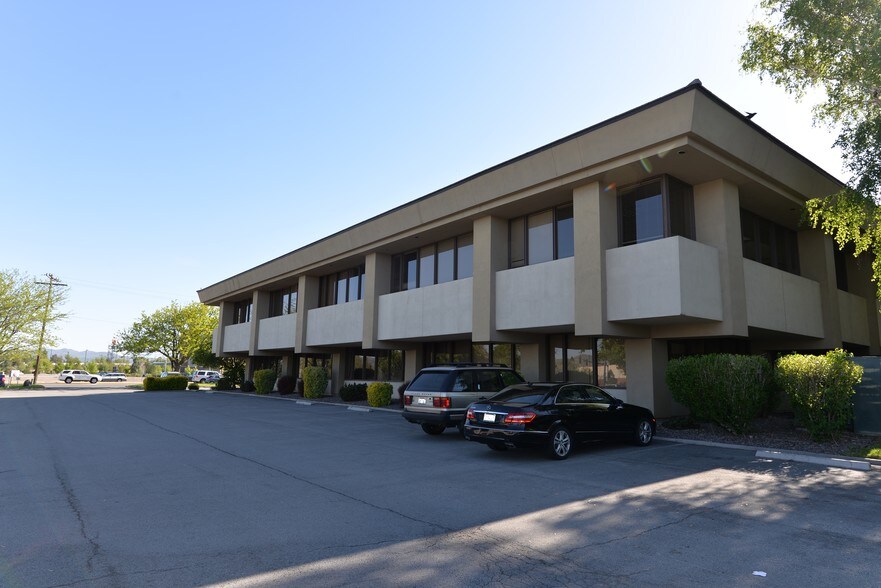 1755 E Plumb Ln, Reno, NV à louer - Photo de l’immeuble – Image 3 sur 7