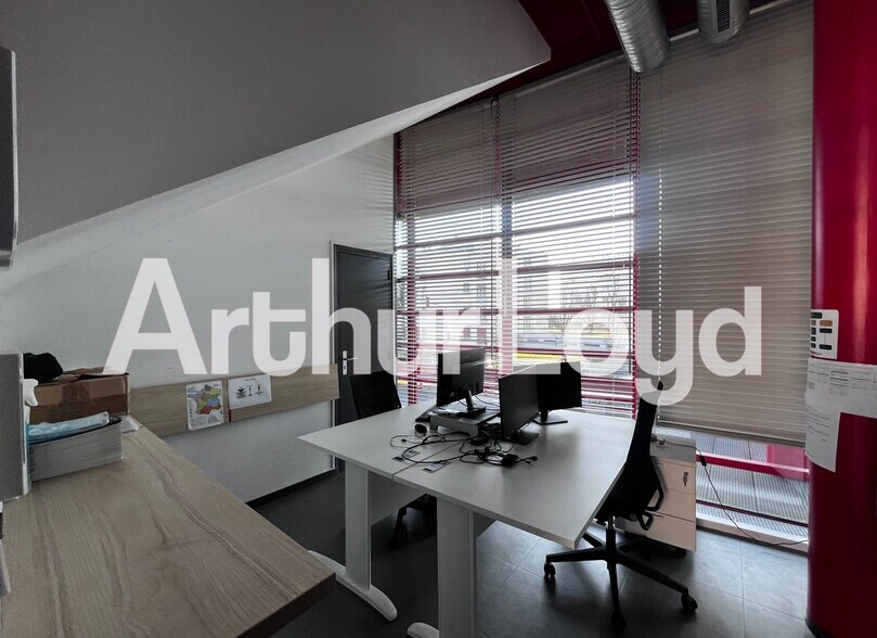 Bureau dans Herouville Saint Clair à louer - Photo intérieure – Image 1 sur 6