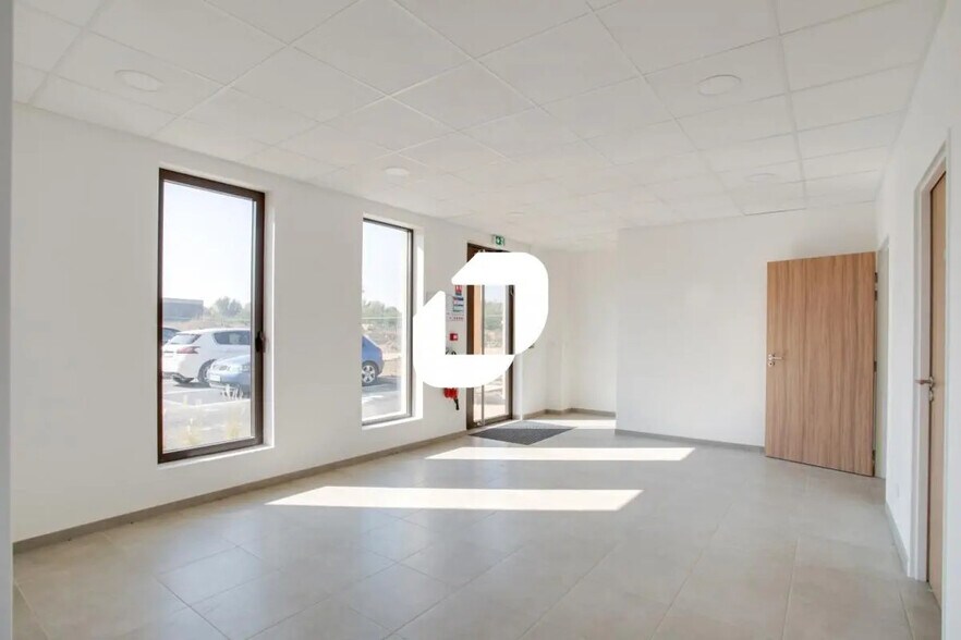 8-10 Rue De Lamirault, Collégien à louer - Photo de l’immeuble – Image 3 sur 13