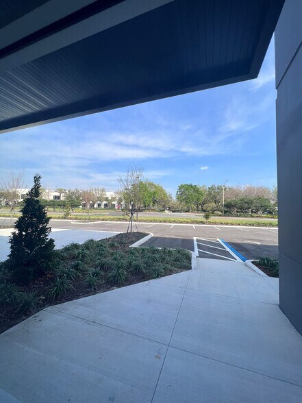 8340 Southpark Cir, Orlando, FL à louer - Photo de l’immeuble – Image 3 sur 8