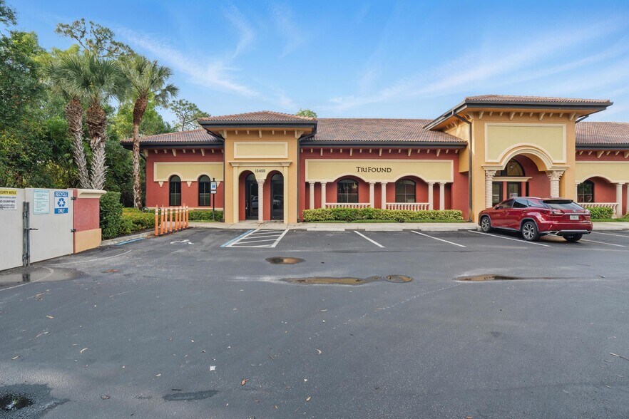 13450 Parker Commons Blvd, Fort Myers, FL à vendre - Photo de l’immeuble – Image 3 sur 45