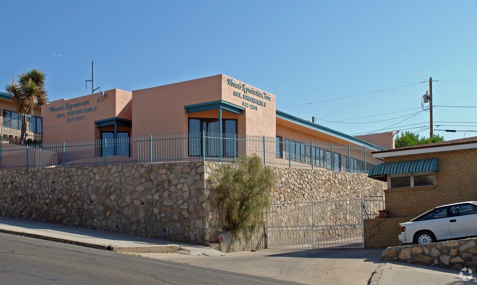 500 E Schuster Ave, El Paso, TX à vendre - Photo principale – Image 1 sur 2