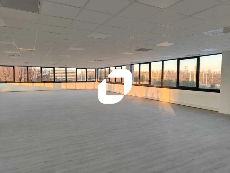 Local d’activités dans Gennevilliers à louer - Photo de l’immeuble – Image 1 sur 11