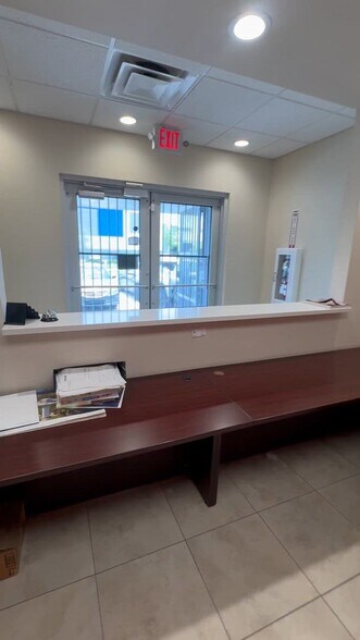 1001 NW 72nd St, Miami, FL à louer - Vidéo sur l’annonce professionnelle – Image 2 sur 12